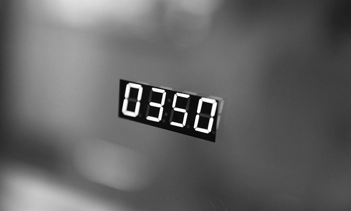 Зеркало Aquaton Элио 80 1A194102EO010 с подсветкой, увеличительным стеклом, часами