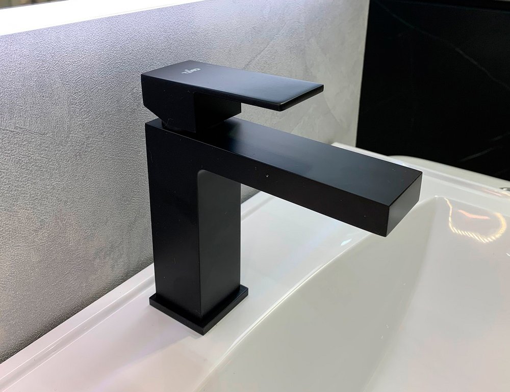 Смеситель для раковины Timo Selene 2061/03F черный матовый