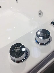 Акриловая ванна Orans BT-65100 XR 170x120см 65100XR с гидромассажем, белая глянцевая